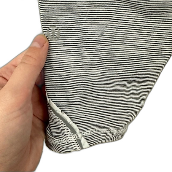 Lululemon Lululemon Run: Fast Free Crop Leggings Size 4 - Picture 10 of 16